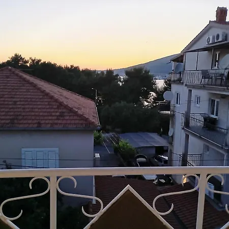 Cozy With 3 Bedrooms *