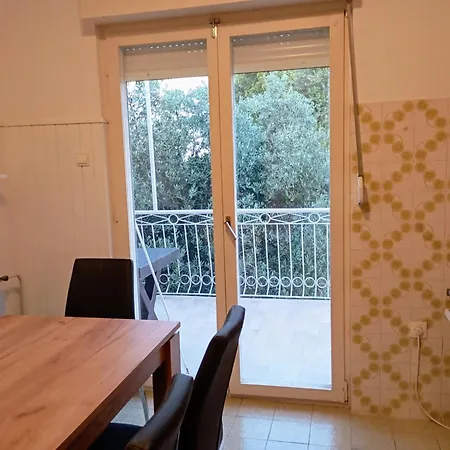 Cozy With 3 Bedrooms * Trogir