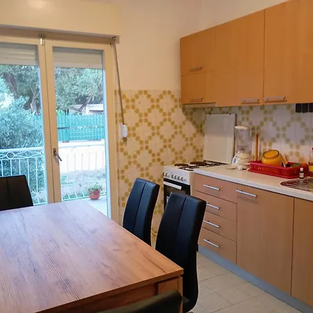 Cozy With 3 Bedrooms * Trogir
