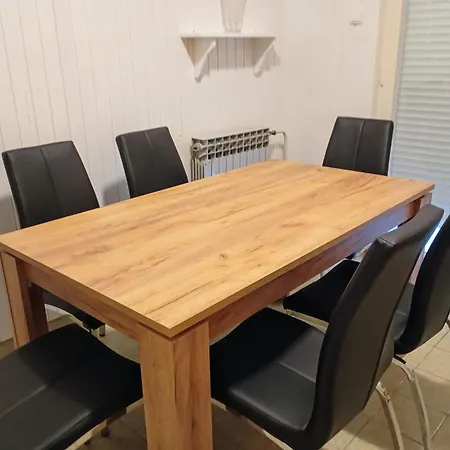 Cozy With 3 Bedrooms Trogir