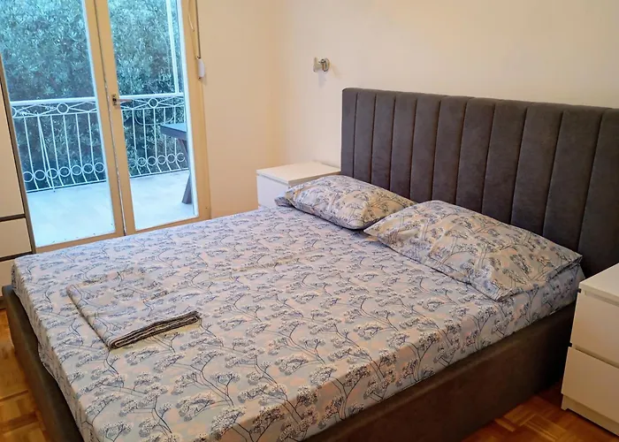 Cozy With 3 Bedrooms Апартаменти