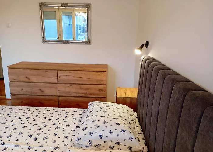 Cozy With 3 Bedrooms Апартаменти Трогір
