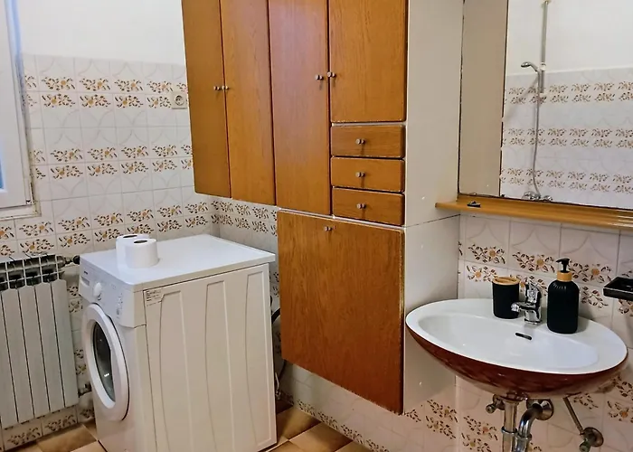 Cozy With 3 Bedrooms Апартаменти Трогір