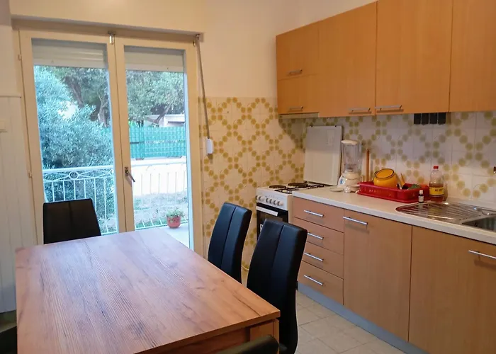 Cozy With 3 Bedrooms * Трогір