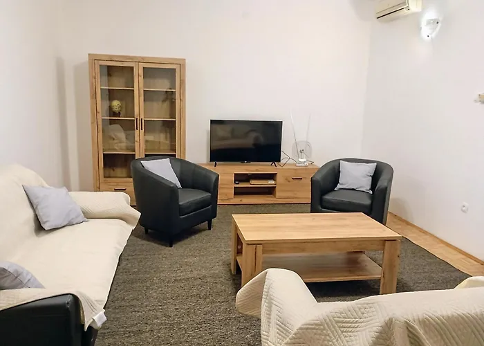 Cozy With 3 Bedrooms * Трогір