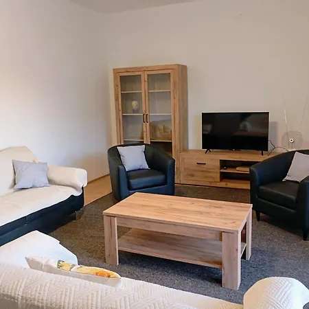 Cozy With 3 Bedrooms Apartment
