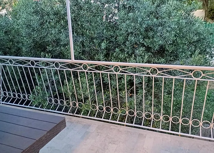 Cozy With 3 Bedrooms Apartment *