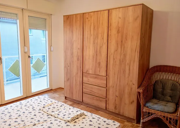 Cozy With 3 Bedrooms *